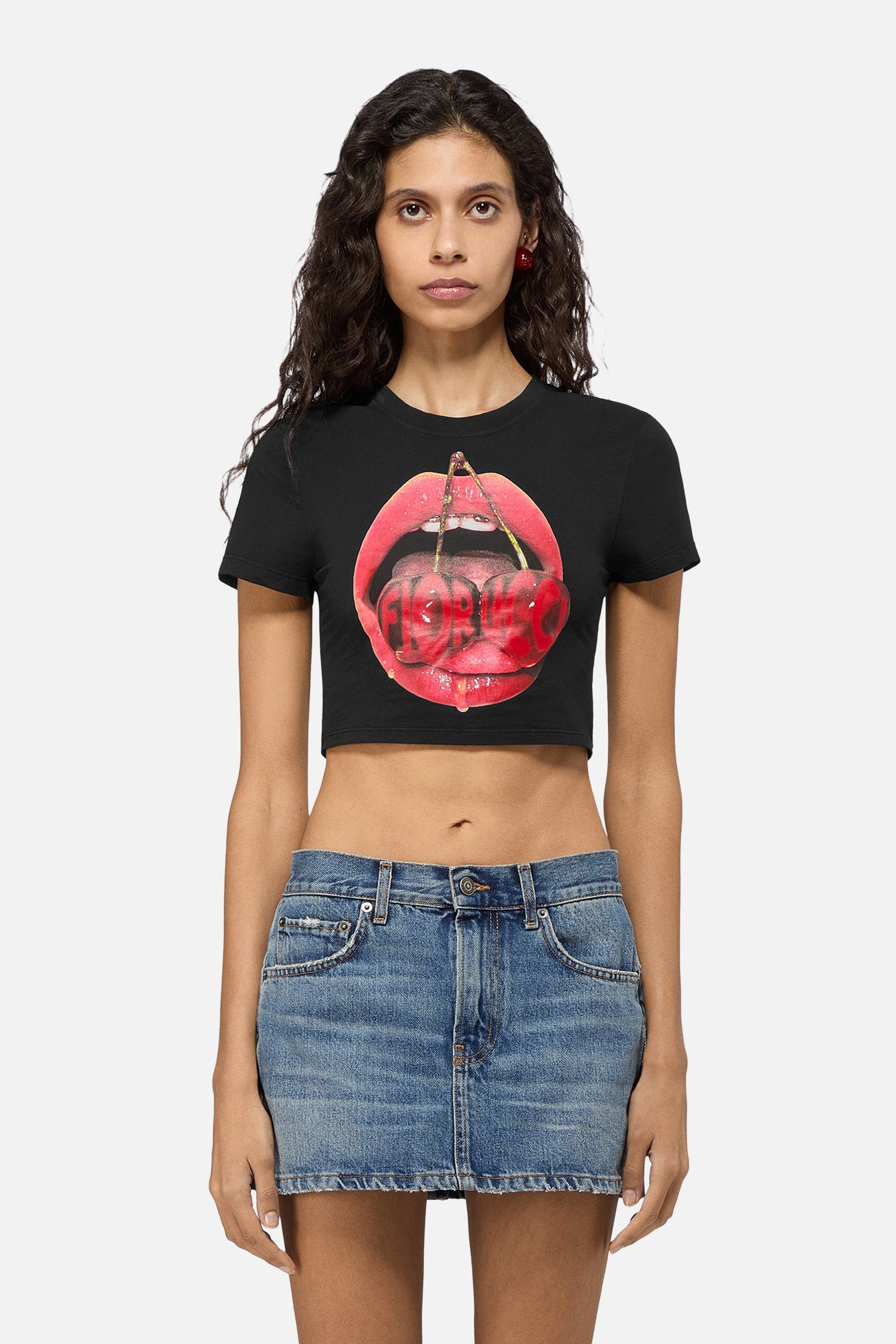 Cherry Mouth Graphic Cropped T-Shirt Black