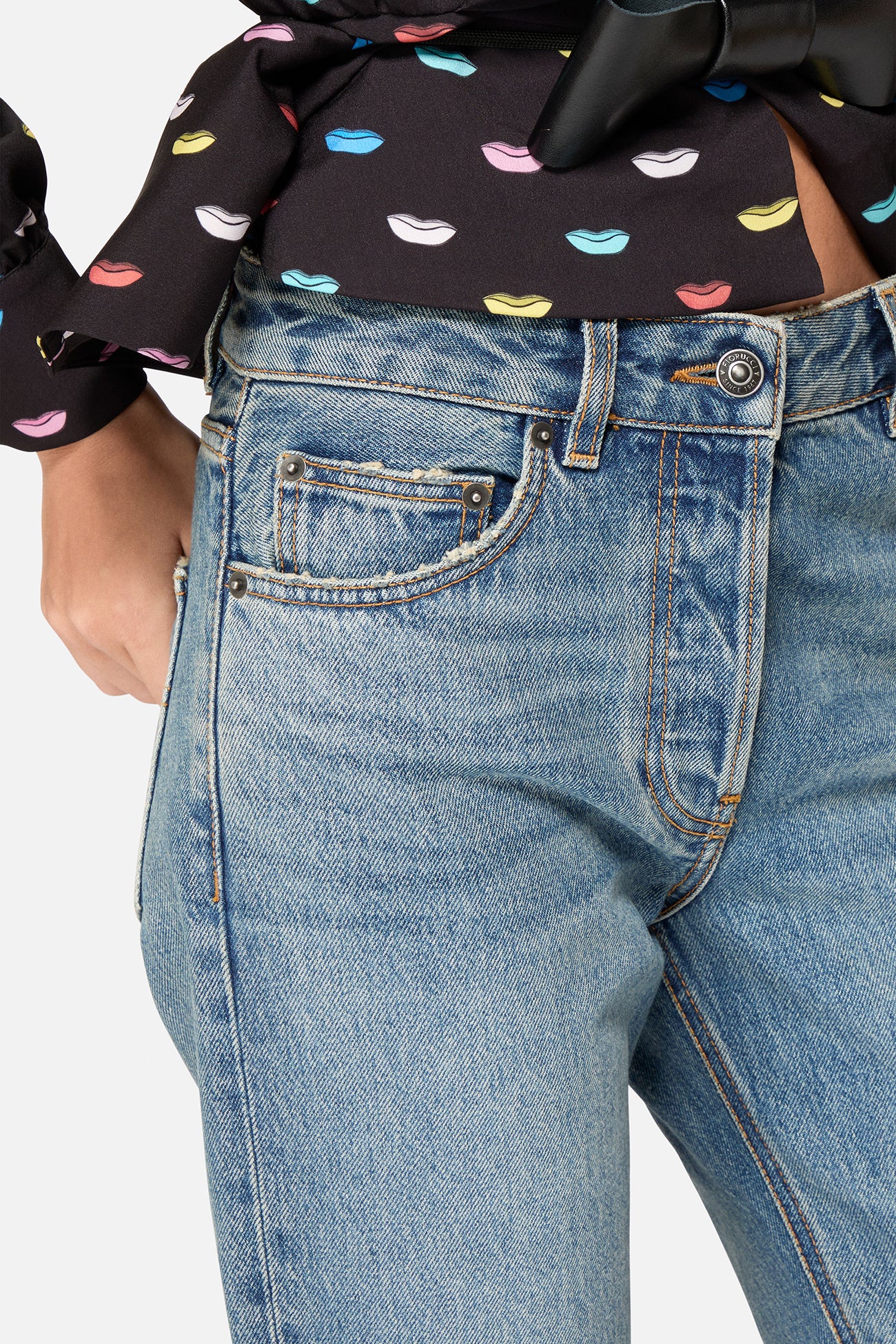 Straight Jeans