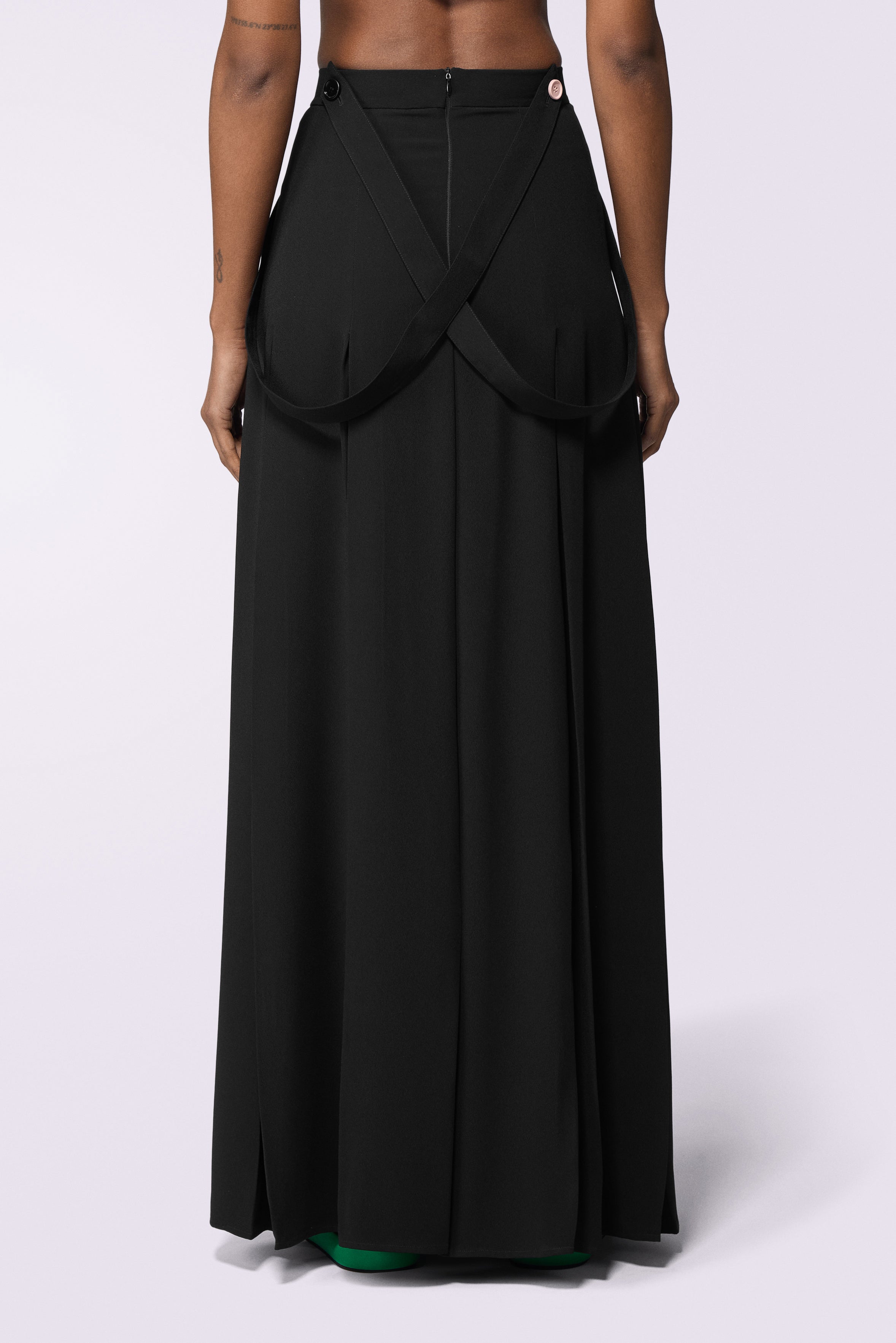 Gonna Lunga con Bretelle Ricamate Nera